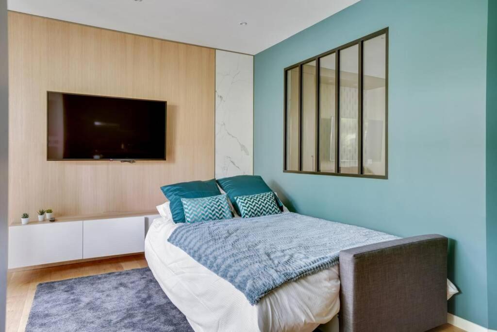 Suite Luxury Republique Paris Exterior photo