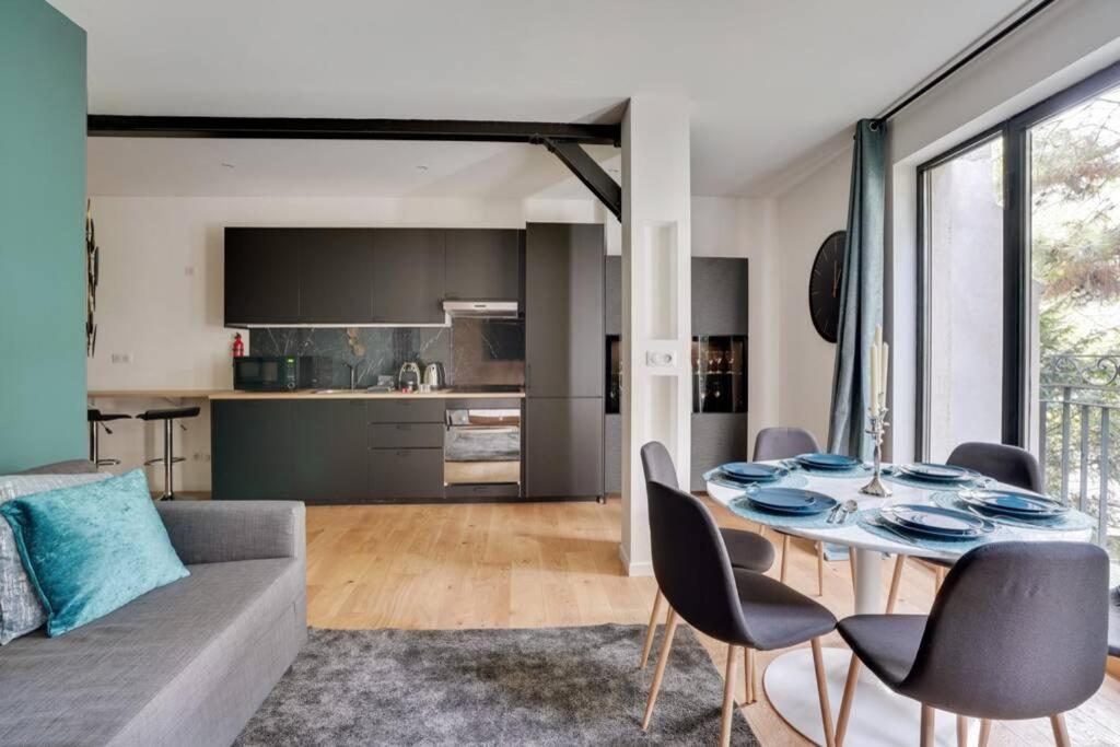 Suite Luxury Republique Paris Exterior photo