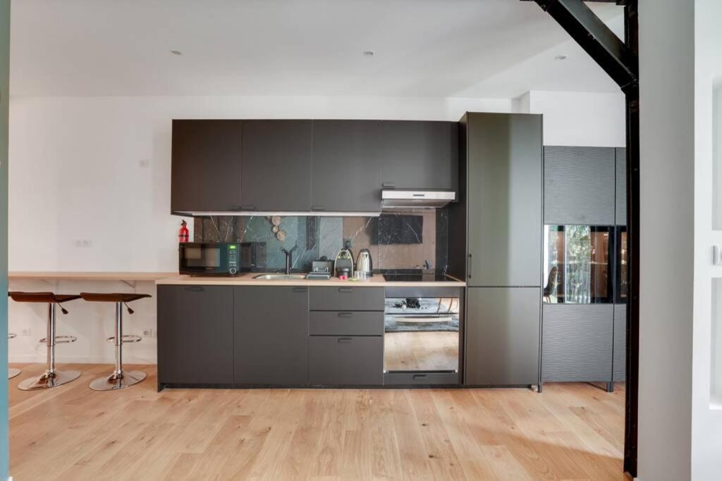 Suite Luxury Republique Paris Exterior photo